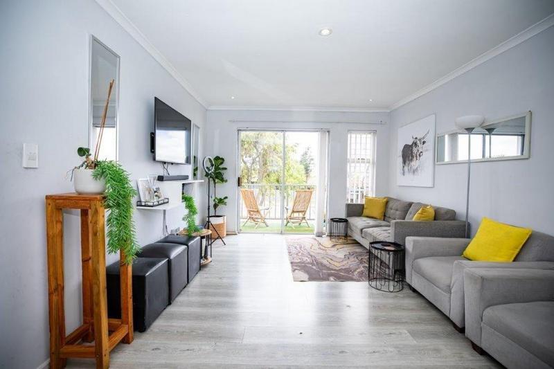 2 Bedroom Property for Sale in Oakglen Western Cape